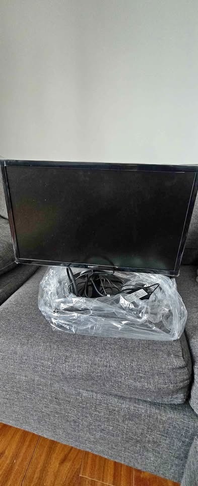 Samsung Monitor selling!