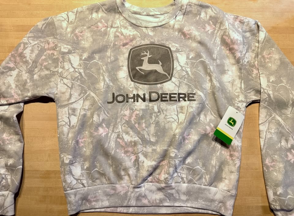 John Deere Camo Crewneck Sweatshirt - New w/ Tags (Small)