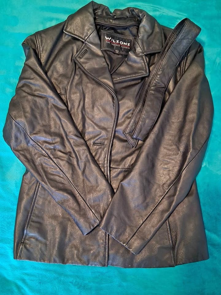 WOMANS LEATHER JACKET
