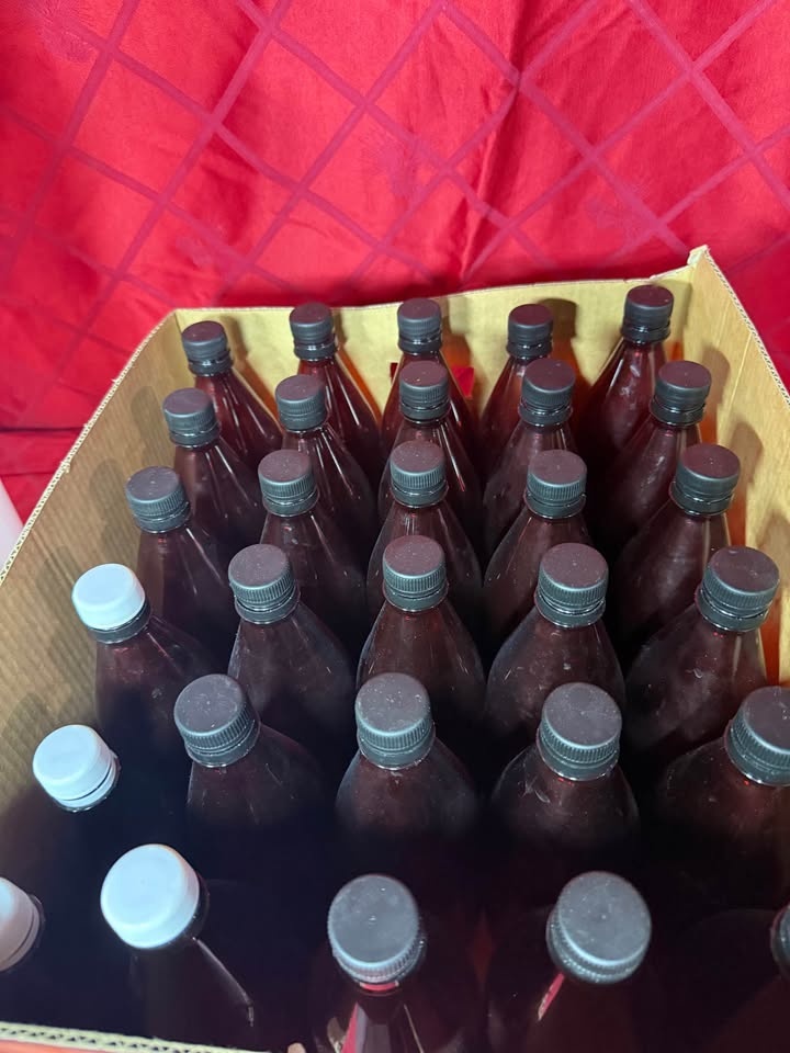 Coopers Homebrew Fermenter & Bottles - photo 3