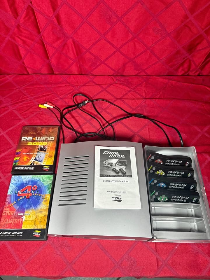 Game Wave Family Entertainment System w/ 4 Controllers + 2 Games