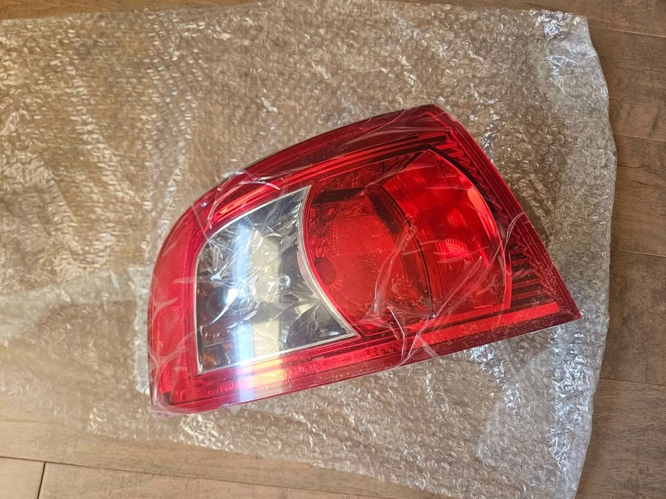 KIA Magentis (Optima) Left Taillight - 2006 Model - photo 2