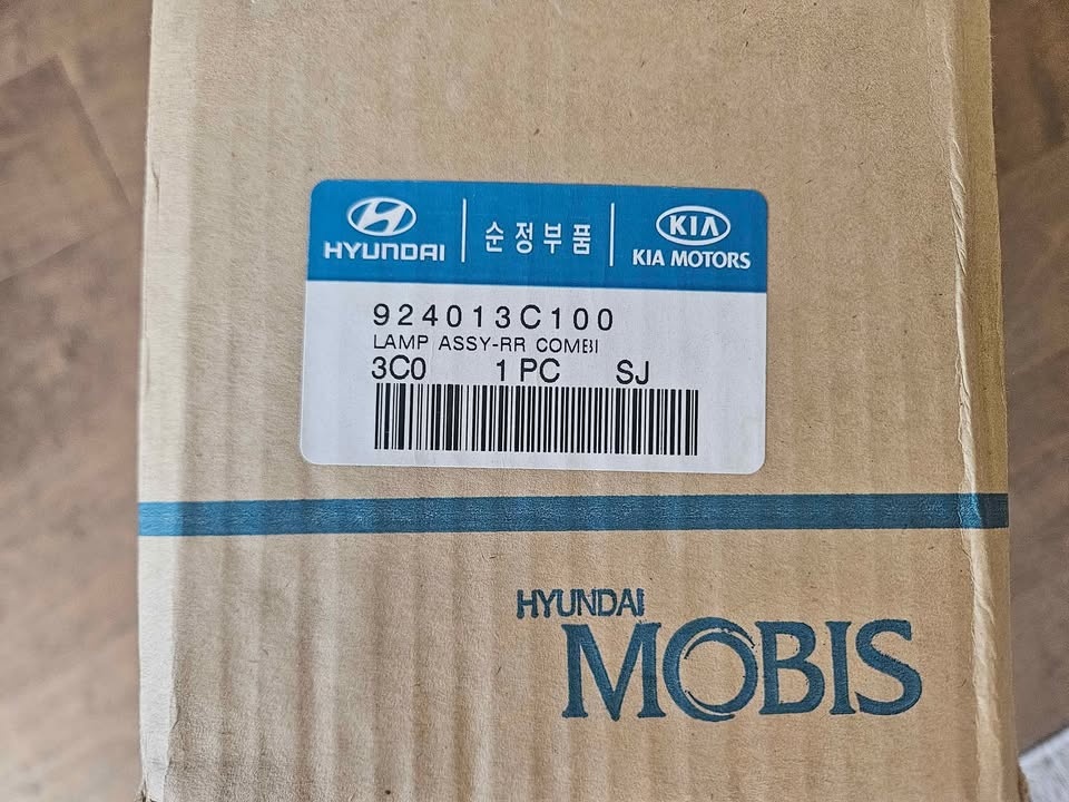 KIA Magentis (Optima) Left Taillight - 2006 Model - photo 4