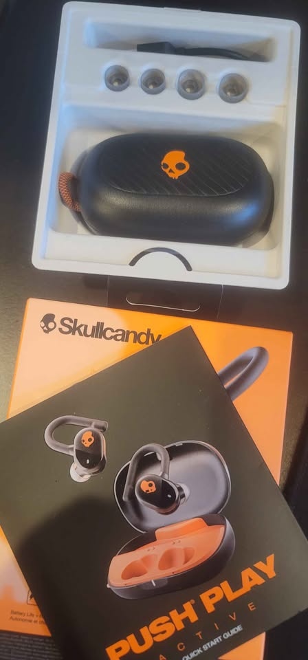 SKULLCANDY bluetooth headphones. - photo 2