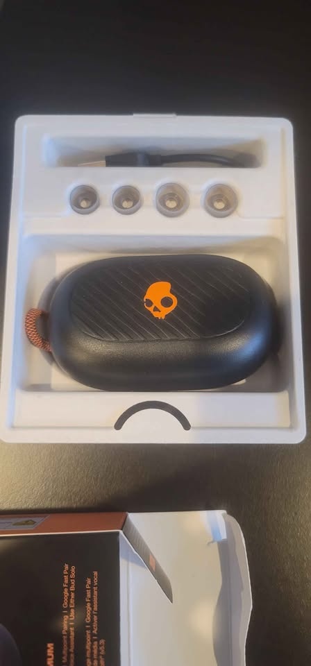 SKULLCANDY bluetooth headphones. - photo 3