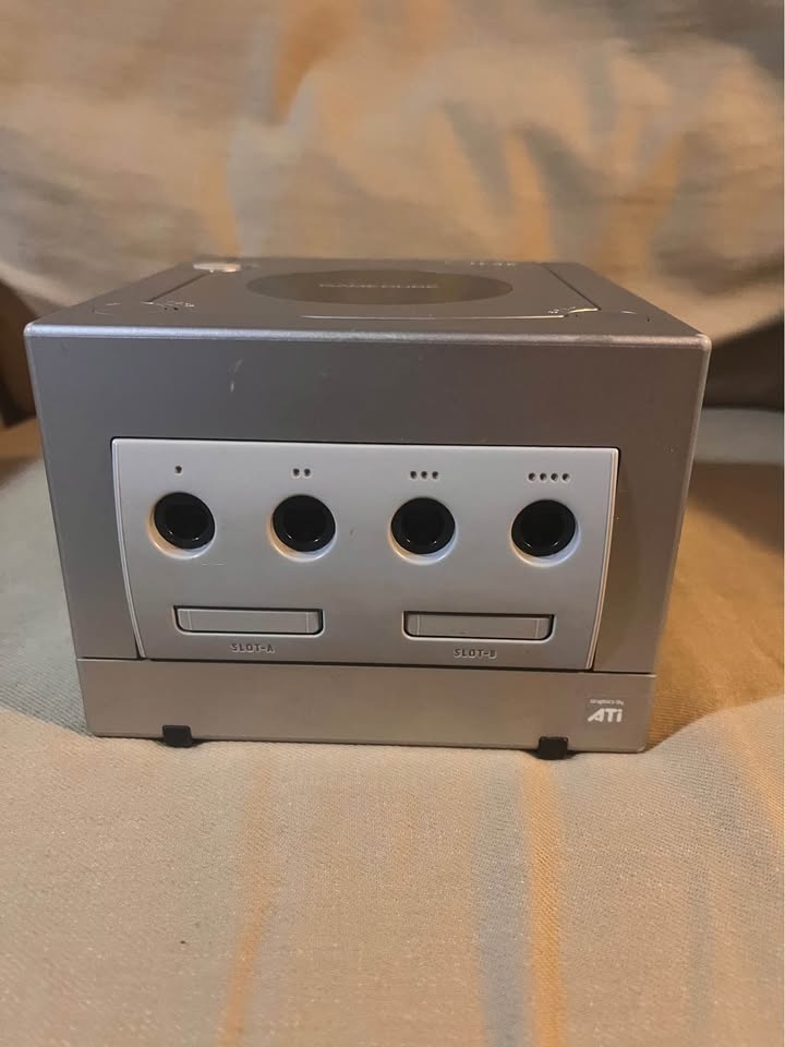 Silver GameCube w/ games and controller - photo 5