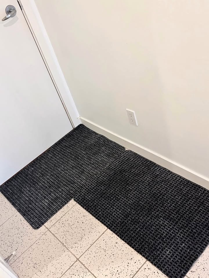 Set of 2 Grey Door Mats (55x85 cm) – Like New