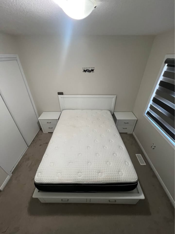 White Queen Bed Frame w/ Storage + 2 Nightstands - photo 5