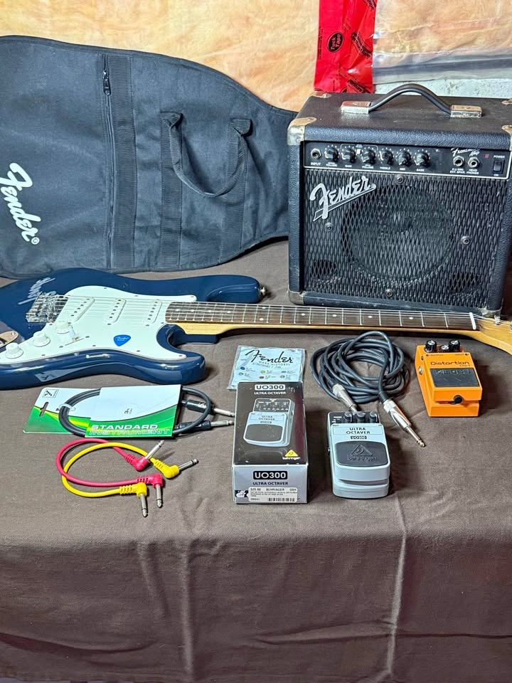 Fender Squier Electric Guitar Amp Pedals Bundle