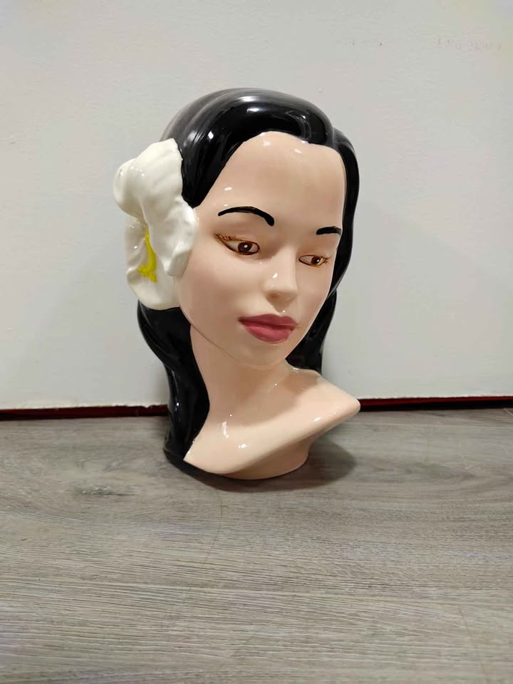 Vintage 1979 Hawaiian Girl Ceramic Head Busy Sculpture - photo 2
