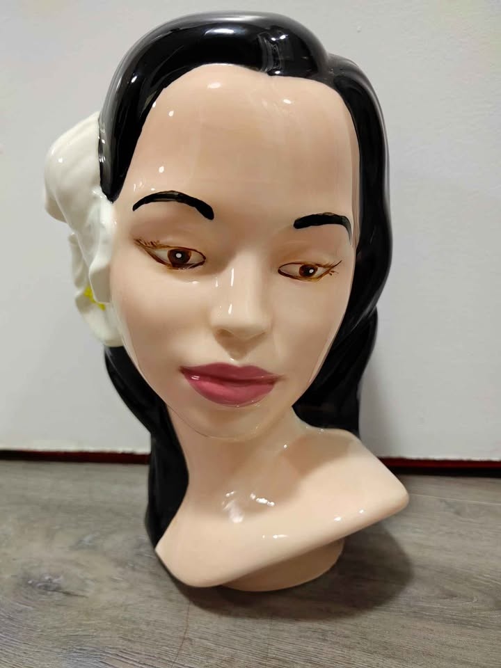 Vintage 1979 Hawaiian Girl Ceramic Head Busy Sculpture - photo 3