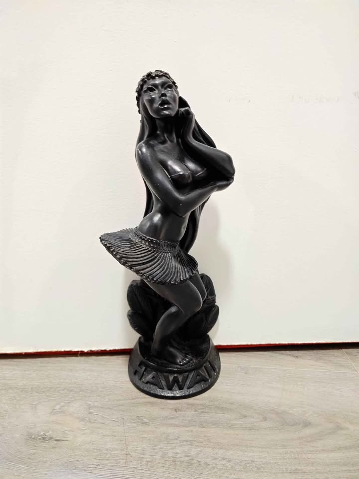 Vintage 1975 Hula Girl Lava Rock Statue - photo 2