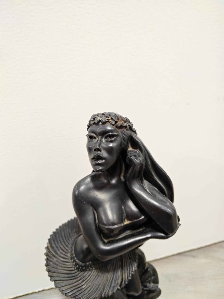 Vintage 1975 Hula Girl Lava Rock Statue - photo 4