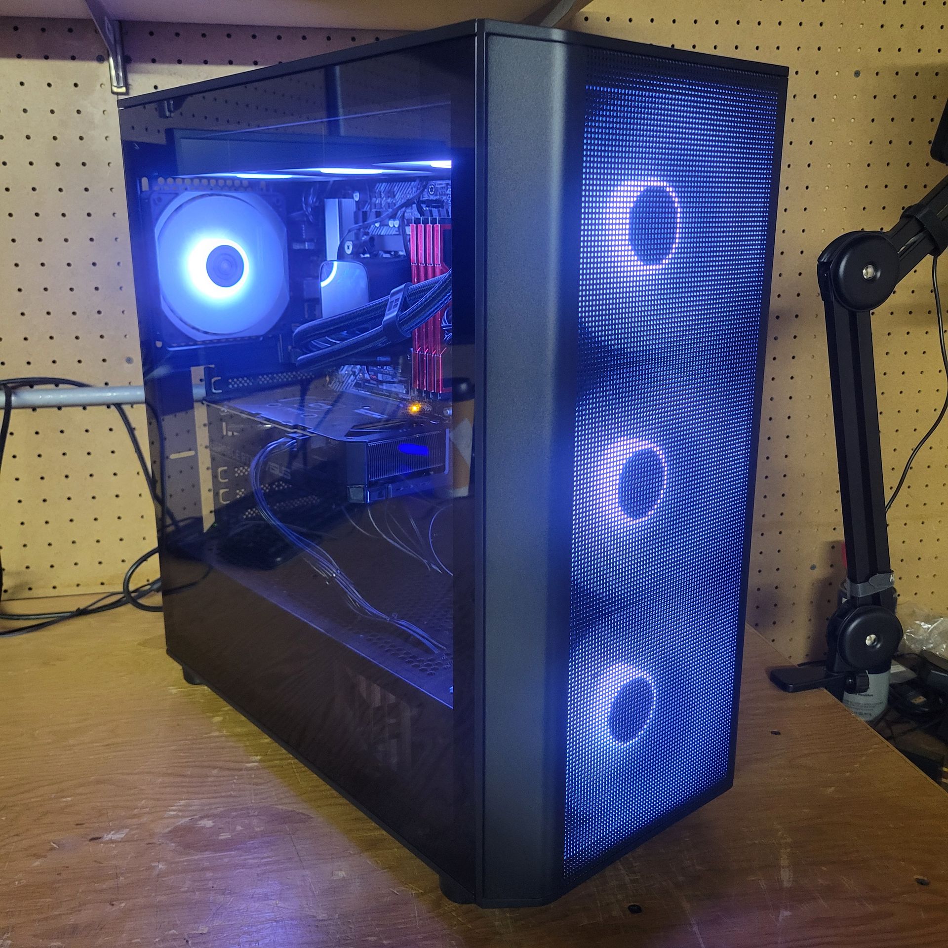 Gaming PC Ryzen 7-5700X + RTX 5060