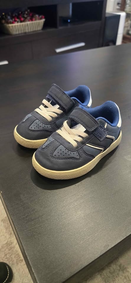Size 5 Toddler Shoes - photo 2