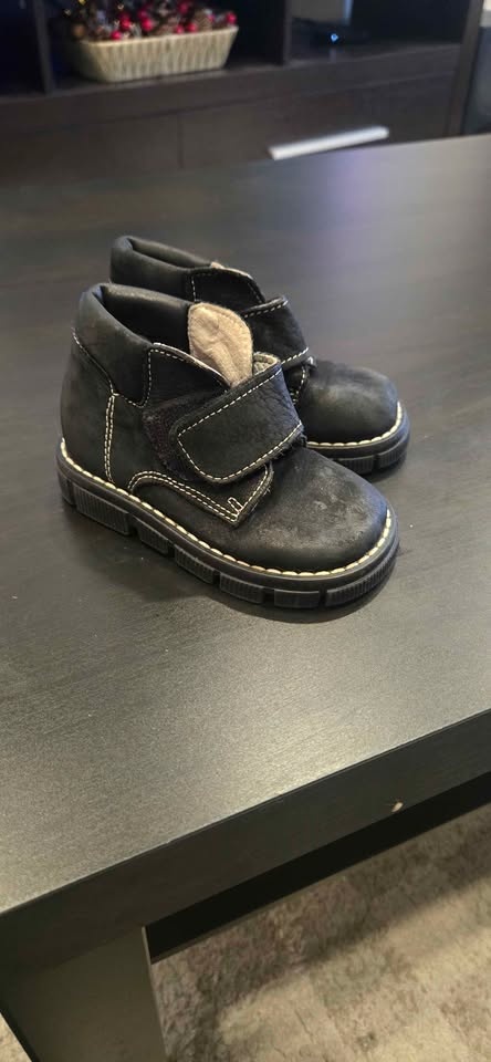 Size 5 Toddler Boots - photo 2