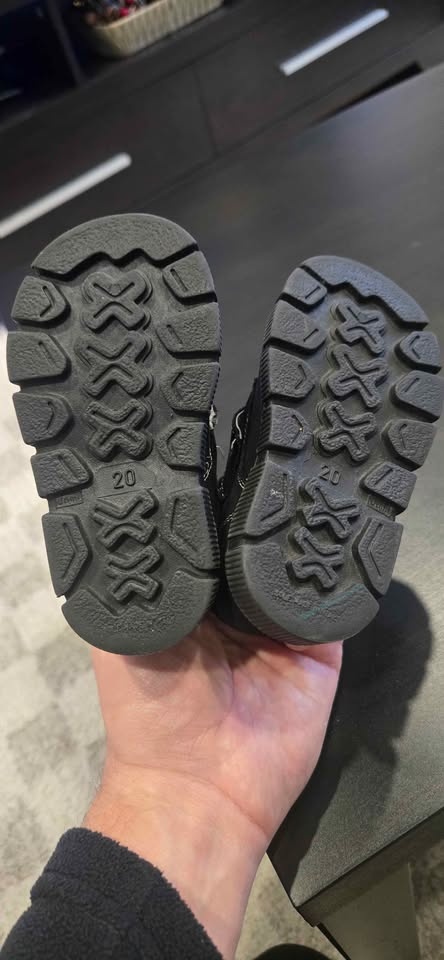 Size 5 Toddler Boots - photo 3