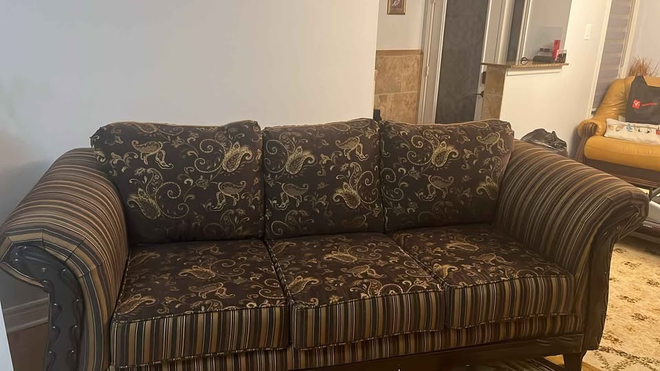 Couch for sale - photo 3