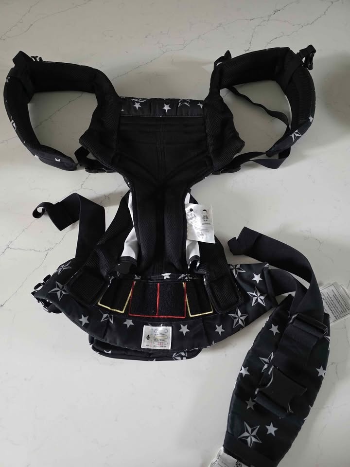 Ergobaby Omni 360 Cool Air Carrier – Excellent Condition - photo 3