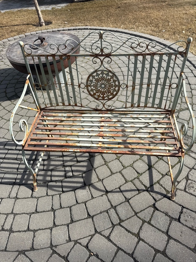 metal bench seat