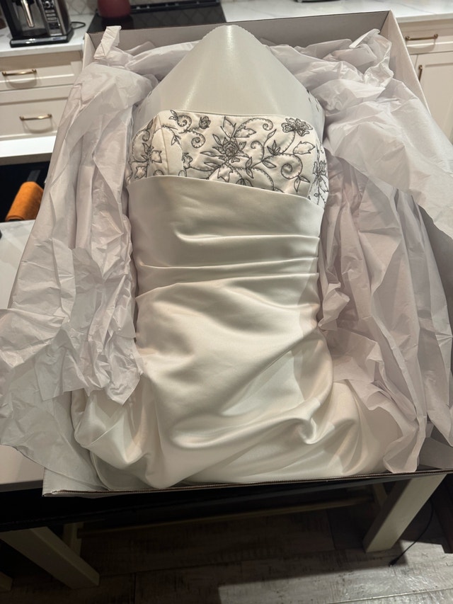 Beautiful Wedding Dress - Size 2