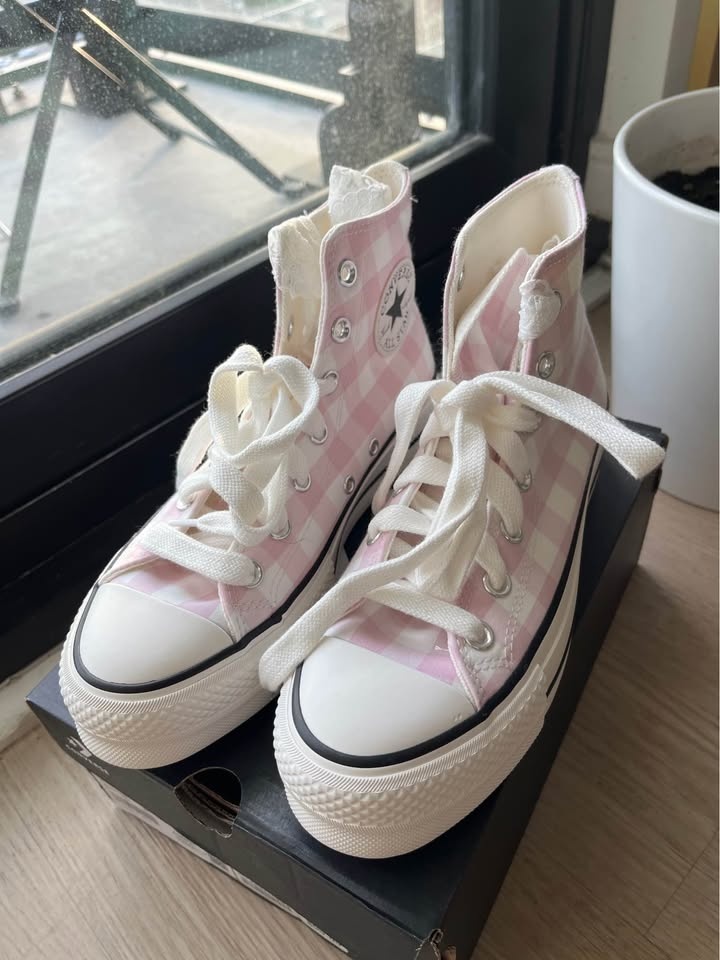 Women Converse Shoes - Size 8 & 10 Pink Gingham - photo 3