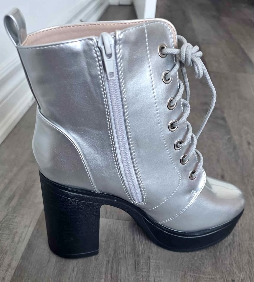 Brand new Size 8.5 Women's Metallic  High Heels Lace up Boots