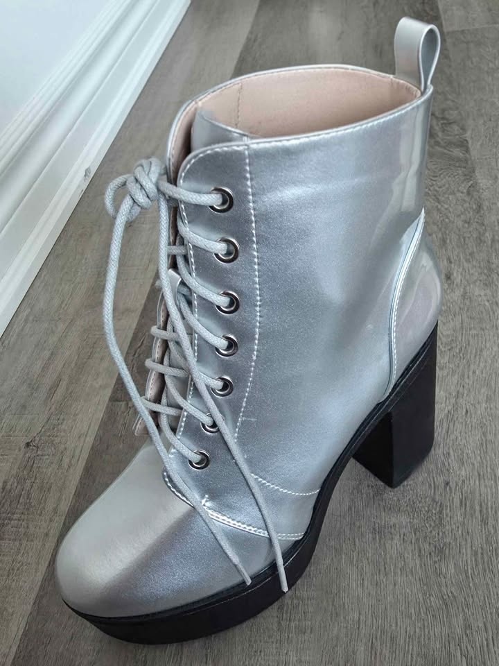 Brand new Size 8.5 Women's Metallic  High Heels Lace up Boots - photo 2