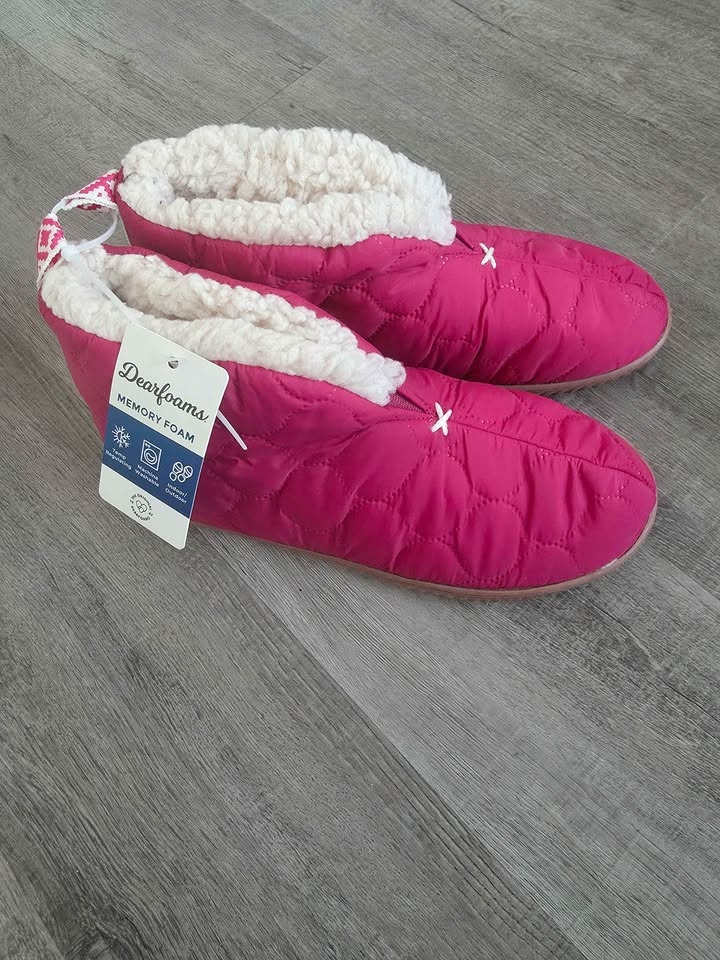 Size 7-8 Dearfoams Memory Foam Shoes - photo 3