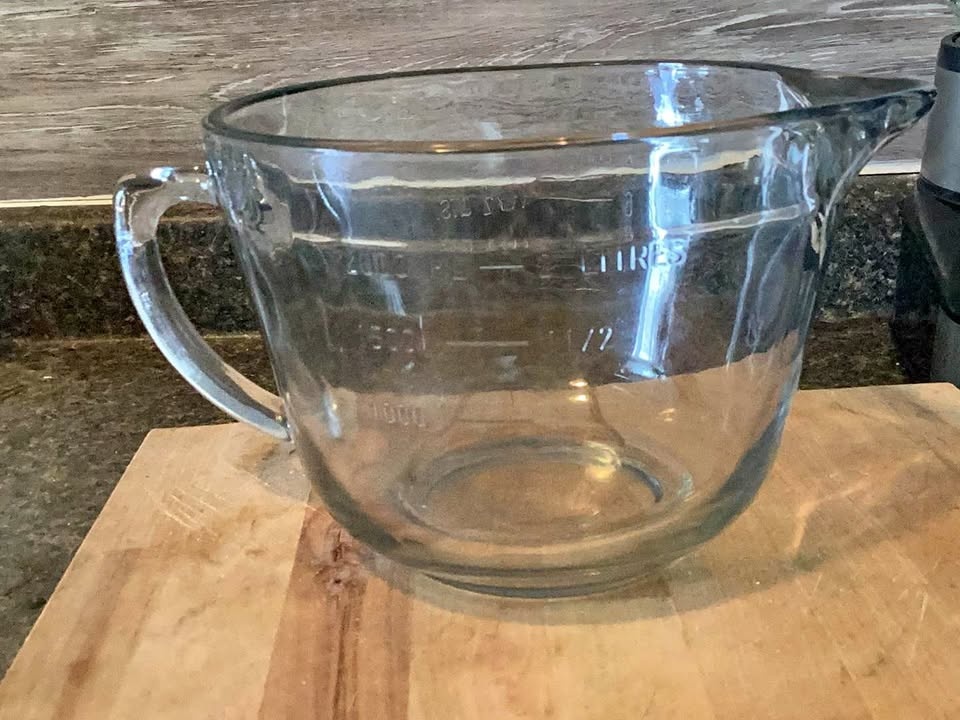 Vintage Anchor Hocking 2qt Measuring Dish
