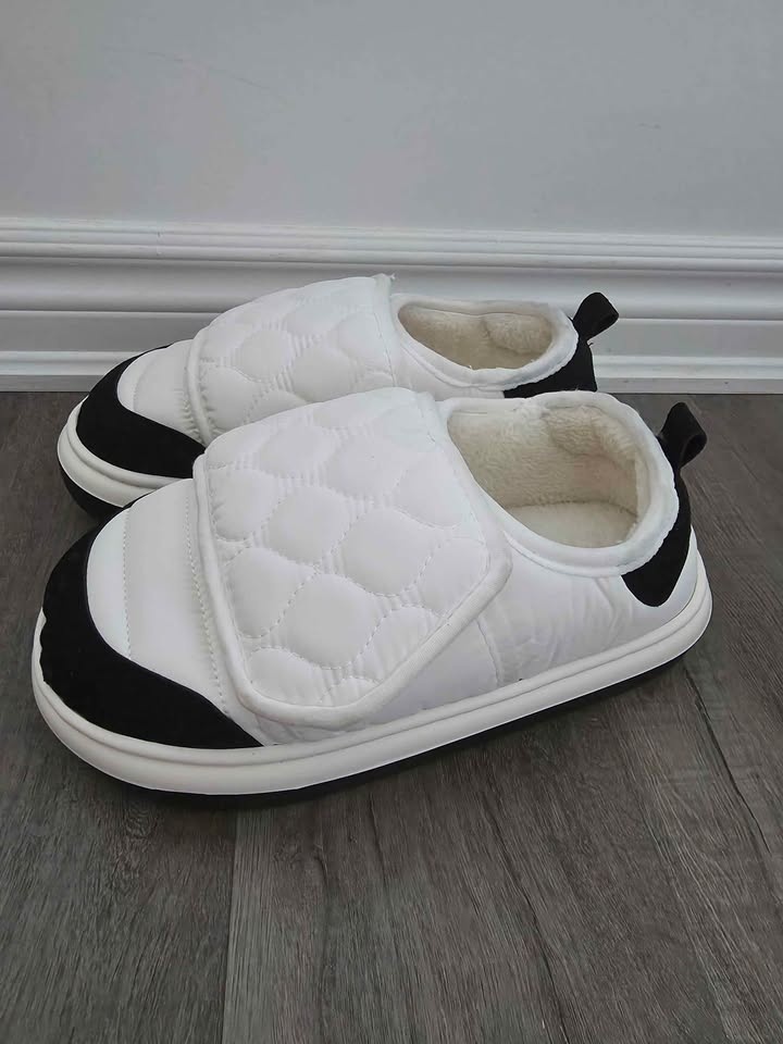 Brand new Size 8 White quilted puffer slippers - photo 2