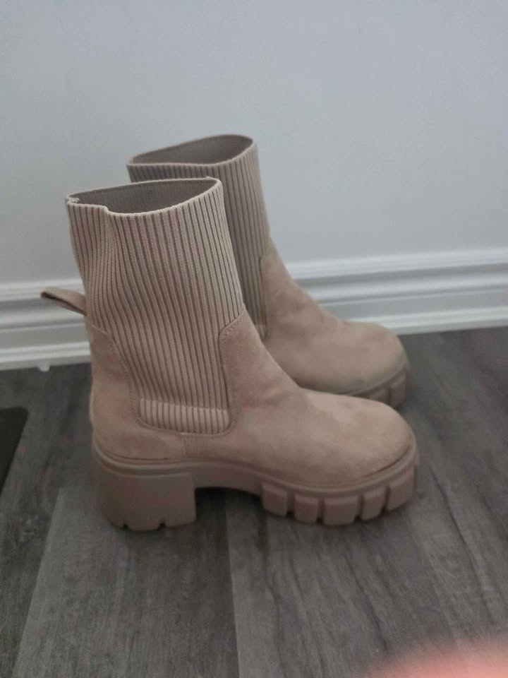 Brqnd new size 8.5 Chelsea Boots color beige - photo 2
