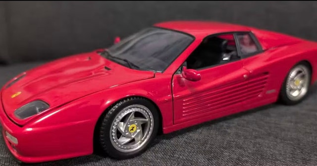 Hot Wheels 1:18 Ferrari F512M Testarossa Diecast Model Car