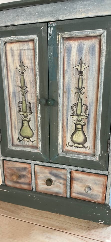 Vintage Florentine Painted Tabletop Chest - Italian Style Armoir - photo 2