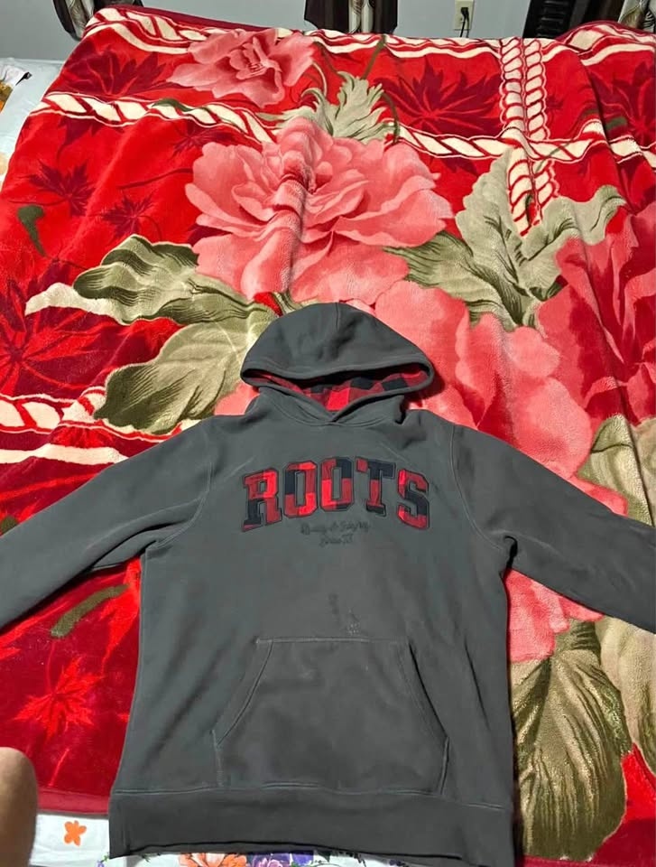 Roots Seasonal Fall Hoodie (Size Large)