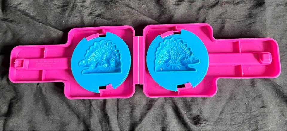 Crayola Dinosaur Molds & Seuss Dinosaur Book - photo 2
