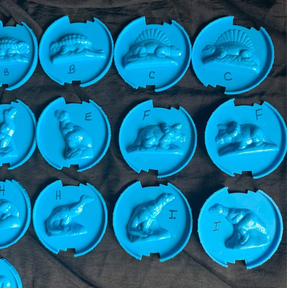 Crayola Dinosaur Molds & Seuss Dinosaur Book - photo 4