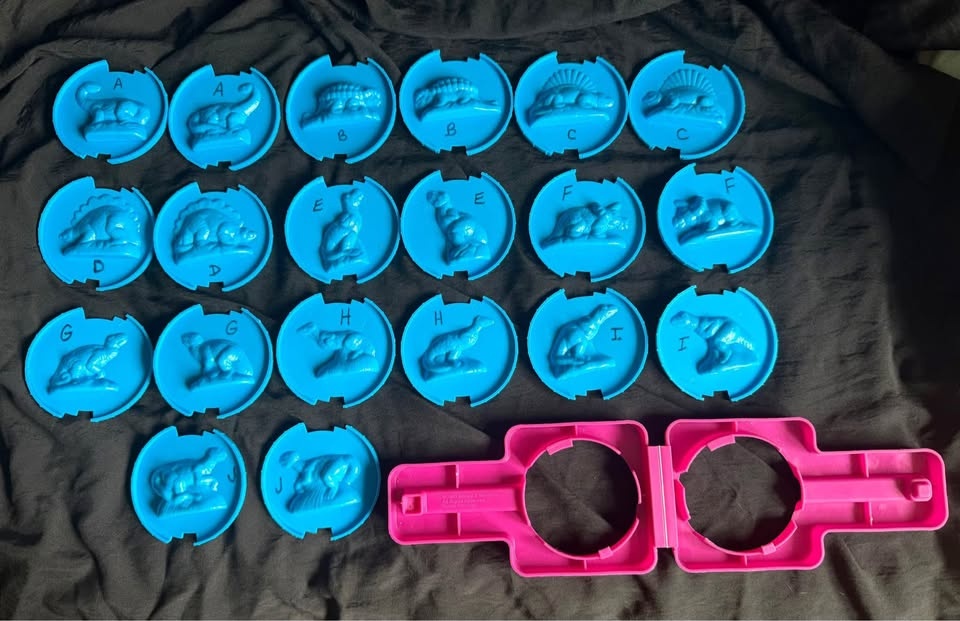 Crayola Dinosaur Molds & Seuss Dinosaur Book - photo 5
