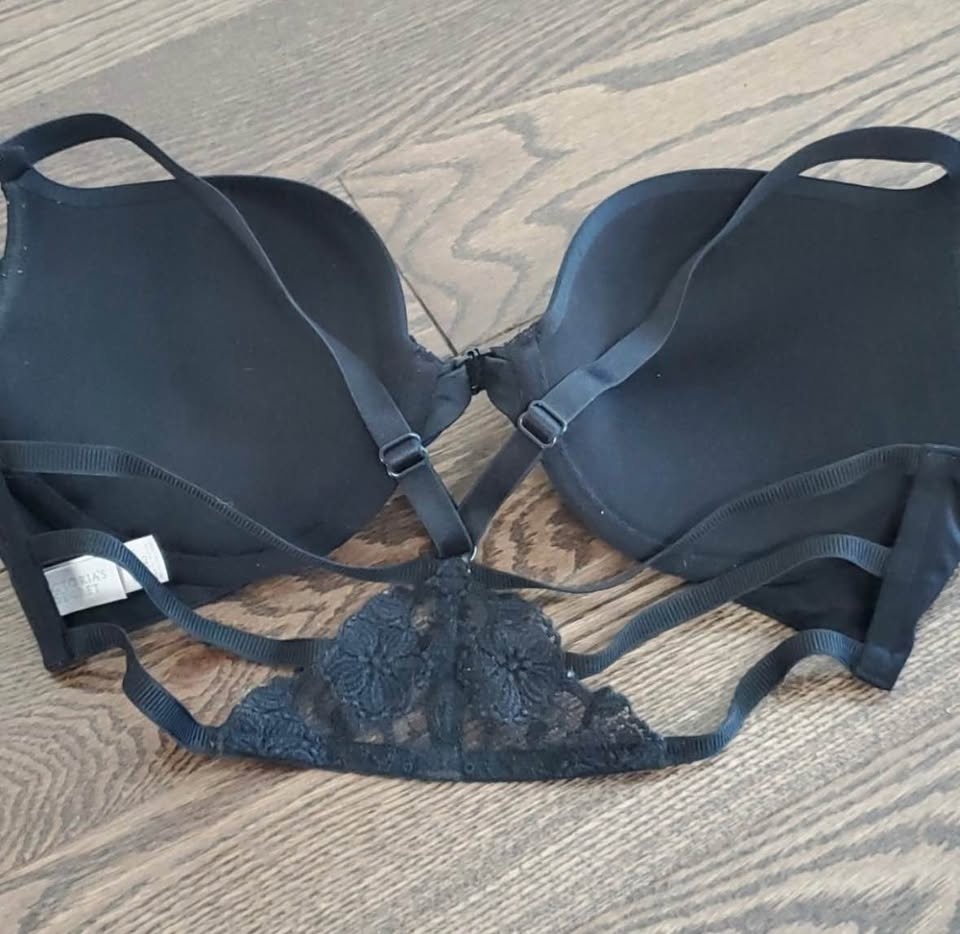 Victoria's Secret Bras - 34D - photo 2