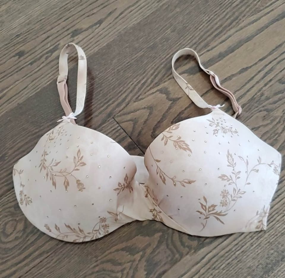 Victoria's Secret Bras - 34D - photo 5