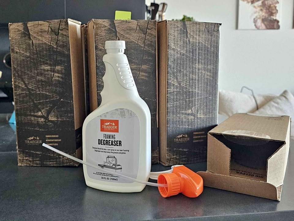 Foaming Degreaser - Removes Grime, Grease and Oils