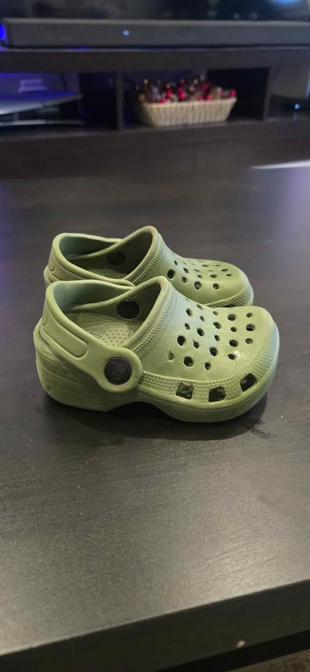 Size 5 Toddler Crocs - photo 2