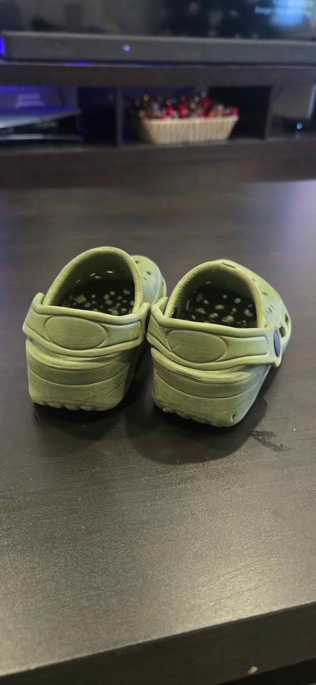 Size 5 Toddler Crocs - photo 3
