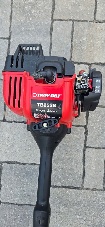 TroyBuilt Gas Trimmer - photo 2