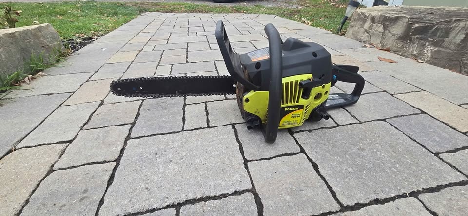 Gas-powered chainsaw. - photo 3