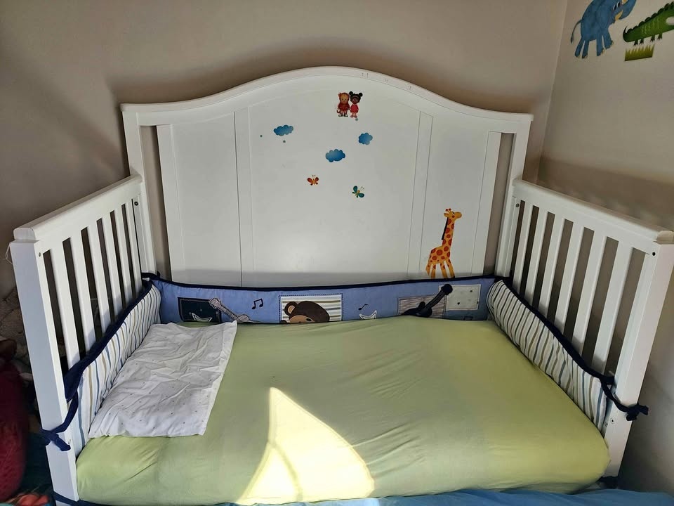 Crib 4 in 1