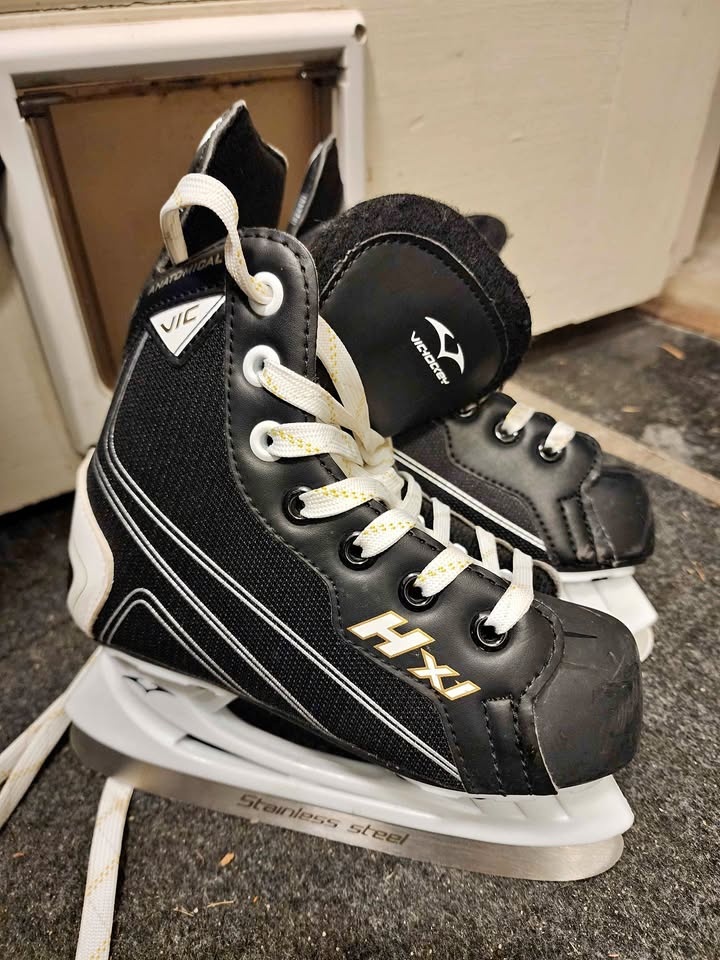 Hockey skates