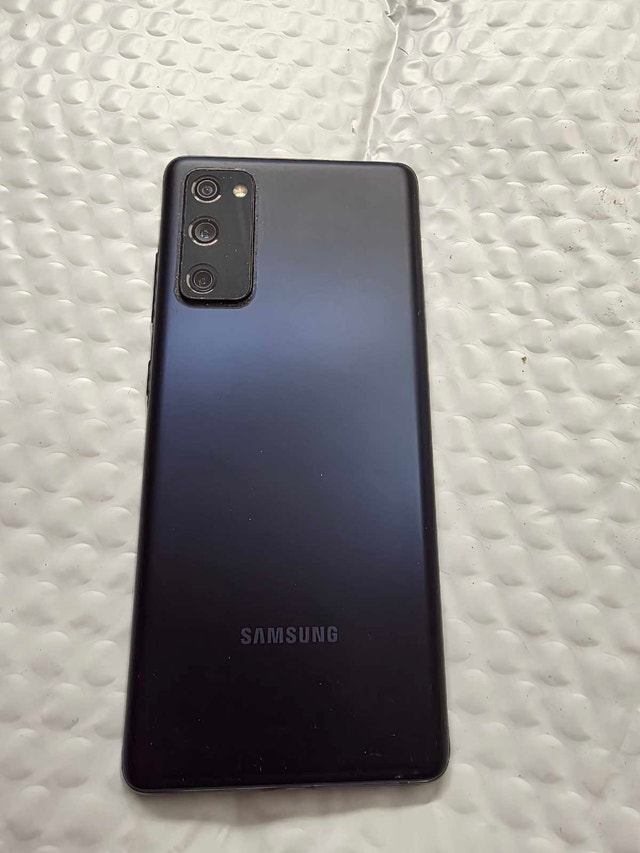 Samsung Galaxy S20 FE - photo 2