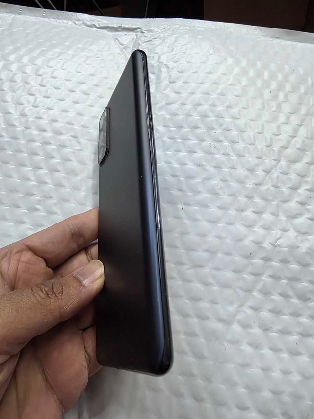 Samsung Galaxy S20 FE - photo 4
