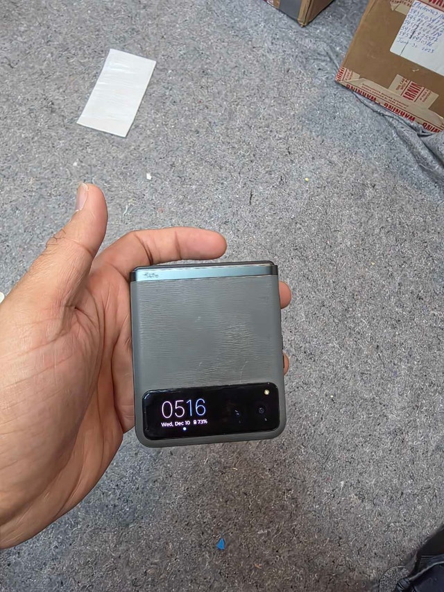 Motorola Razr 2023 Foldable Smartphone